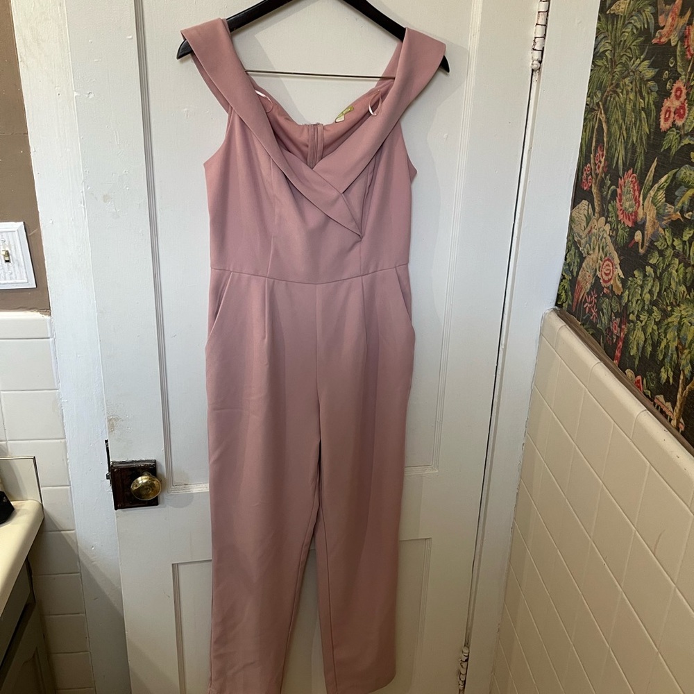Gianni Bini Size Medium Blush Pink Sleeveless Jumpsuit | Elegant V-Neck